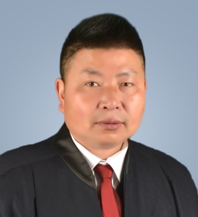 何东律师
