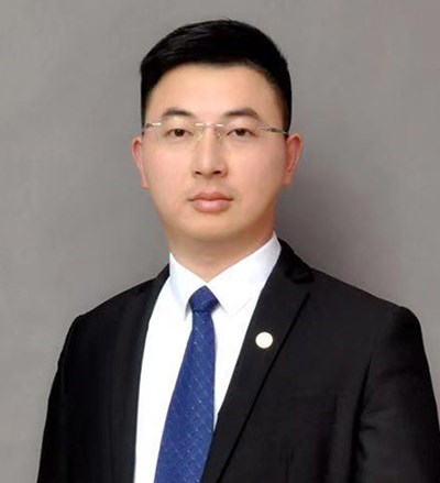 龙拓荒律师