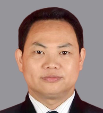 谢鸿宇,男,一九九六年毕业于西南政法学院法律系,大学本科,曾任重庆市